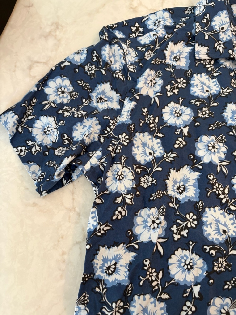 Untuckit Men’s Blue Floral Button-Down Shirt size L